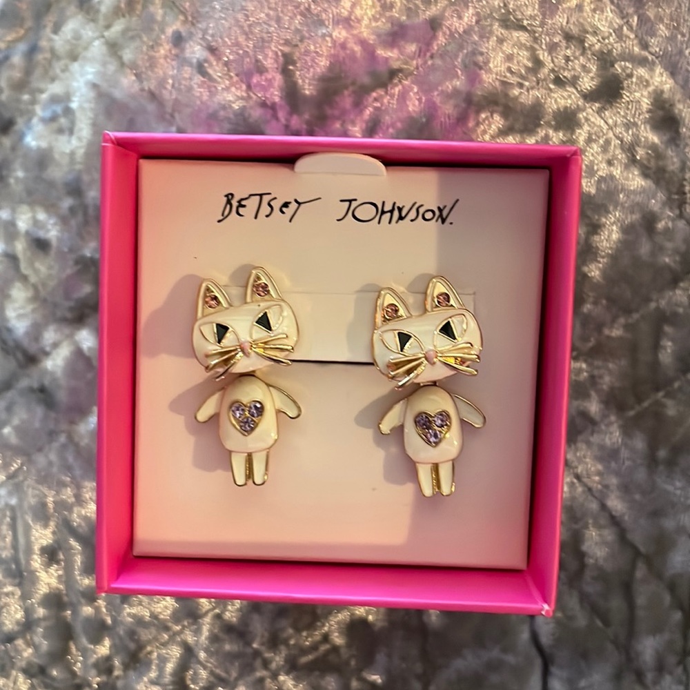 Betsey Johnson car earrings, dangle,